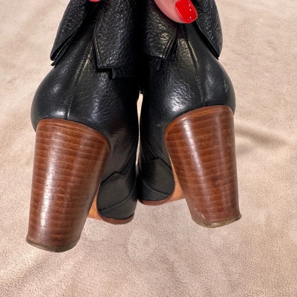 Kate Spade Black Pebbled Leather Bow Heel Ankle Boots Chic Preppy Luxe Sz 9.5M